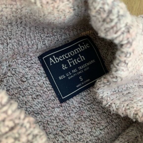 Woman’s Abercrombie sweater - Picture 2 of 2